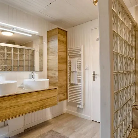 Maison Individuelle Avec Piscine Privative *
